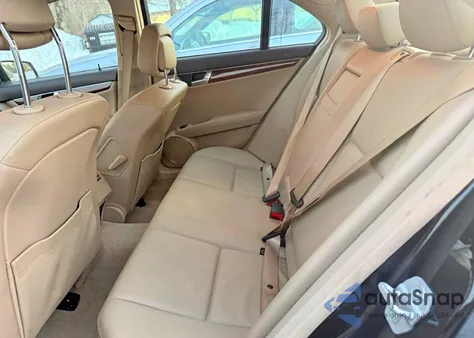 2011 Mercedes-Benz C 300 4Matic из США, поврежденный, VIN WDDGF8BB3BR142339